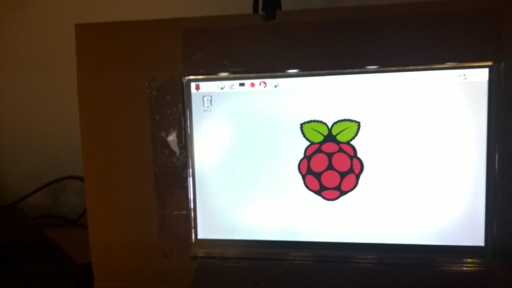 7 Zoll / Inch Display in Karton mit Raspberry Pi2 verbaut ITNews